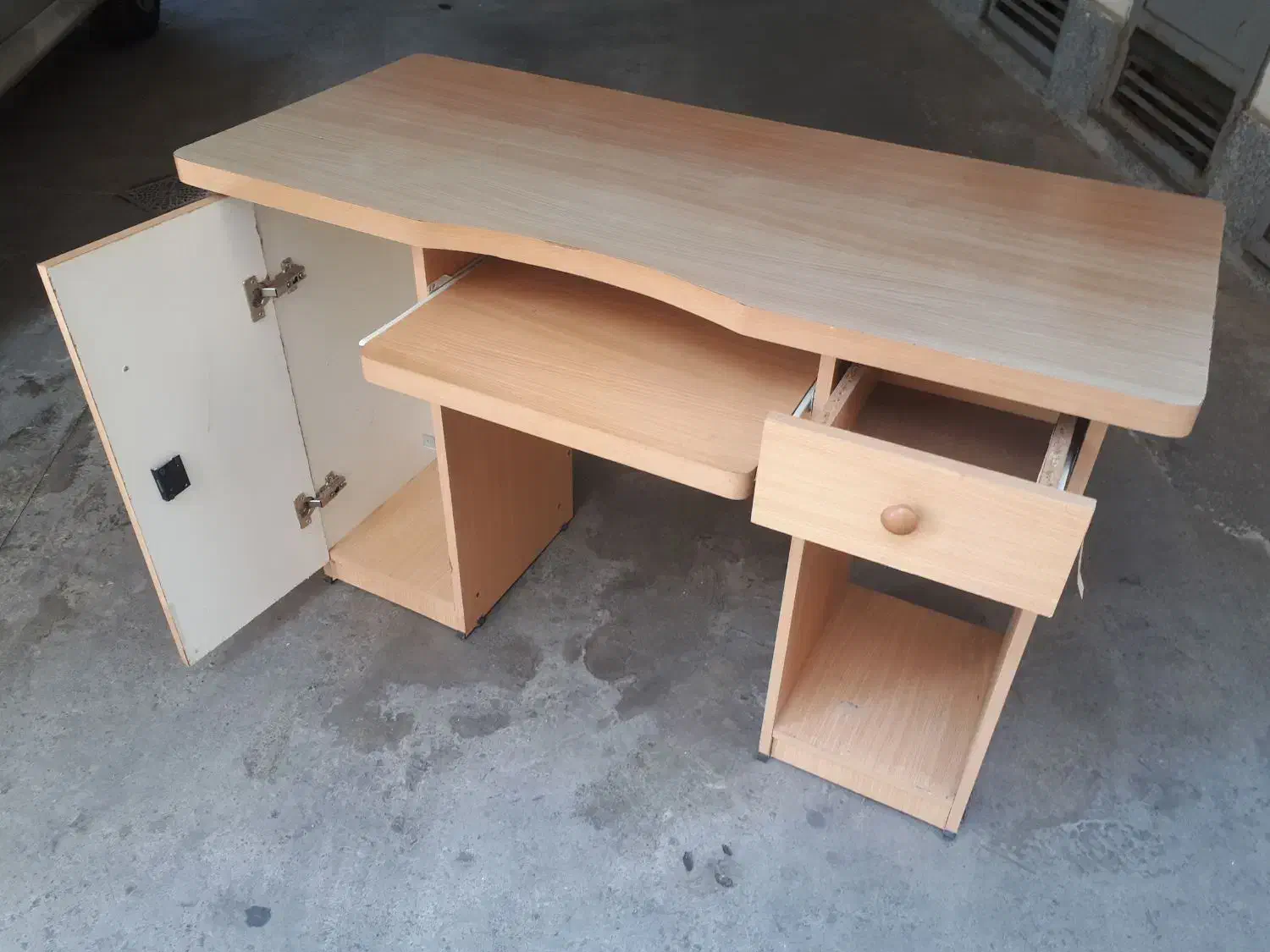 میز کامپیوتر و تحریر|میز تحریر و کامپیوتر|رشت, باهنر|دیوار