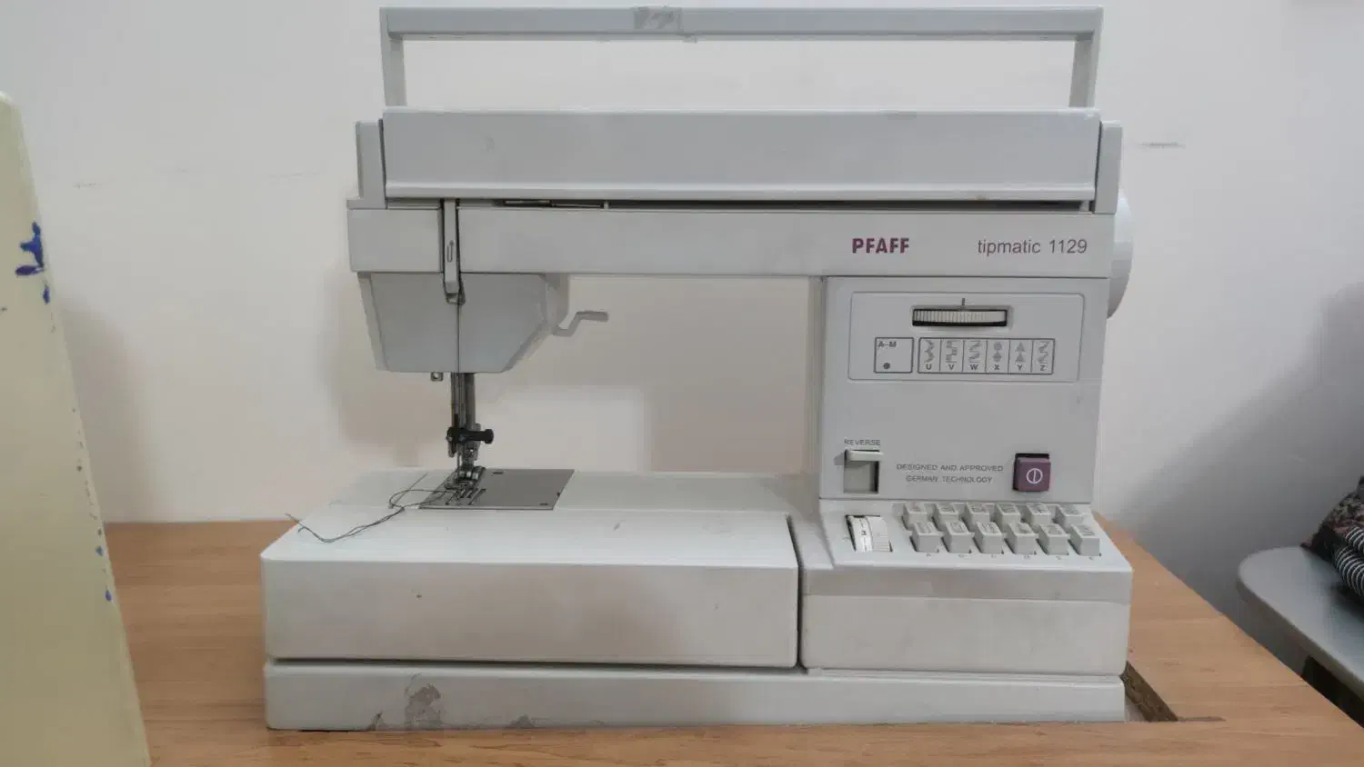 چرخ خیاطی pfaff 1129 کارکرد کم با میز مخصوص|چرخ خیاطی و ریسندگی|شیراز, شهرک گلستان شمالی|دیوار
