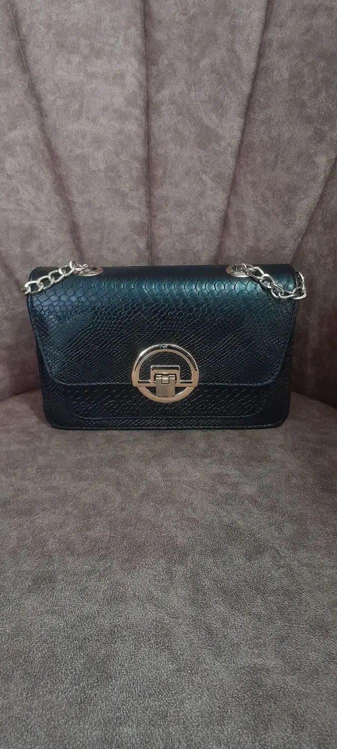 کیف|کیف، کفش، کمربند|ازنا, |دیوار