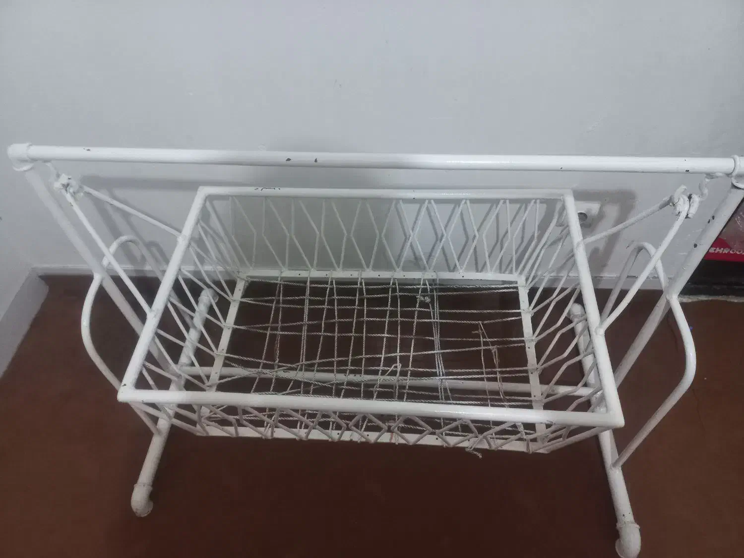 گهواره اهنی|تخت و صندلی بچه|زنجان, |دیوار