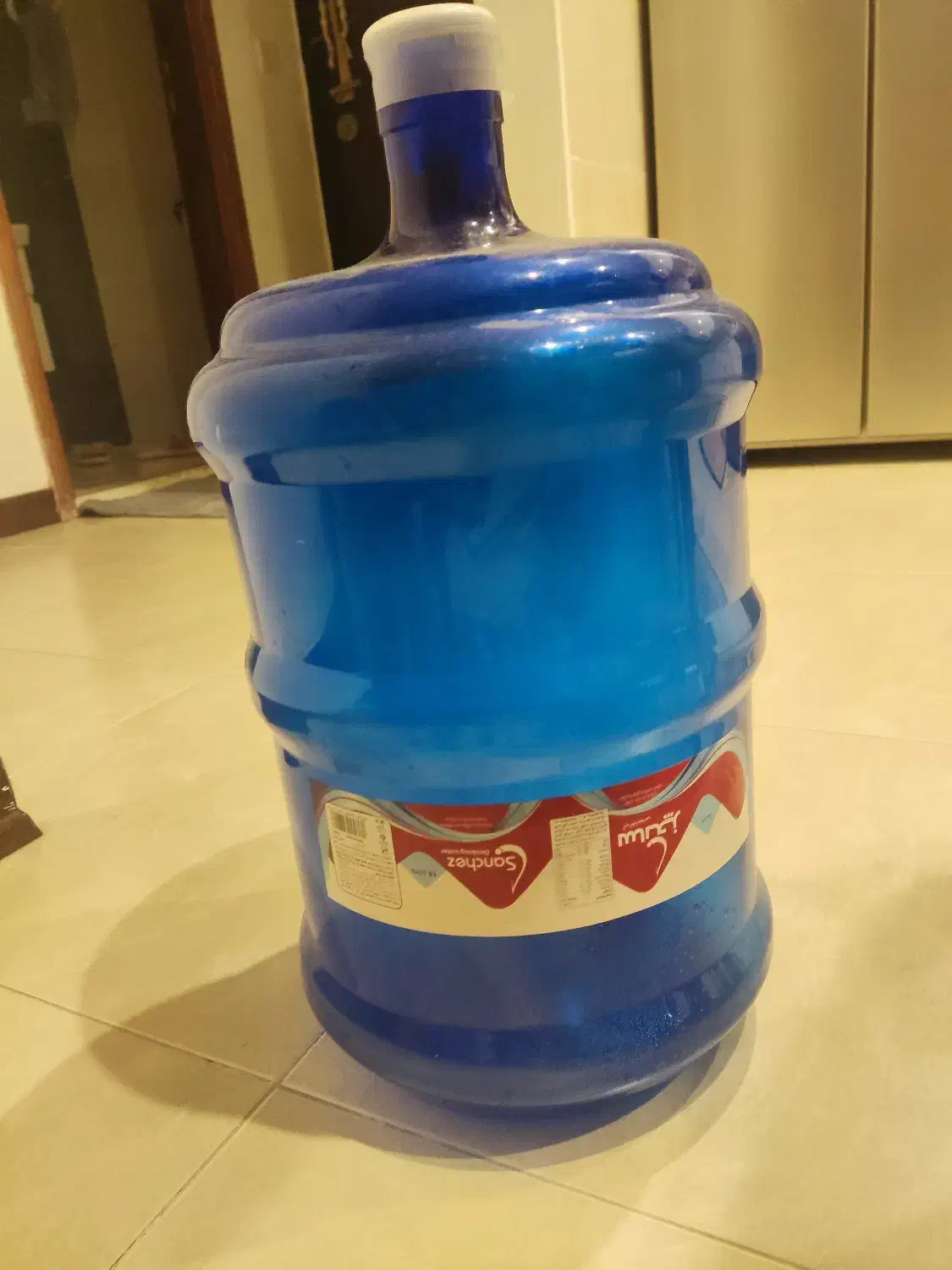 گالن آب|ظروف نگهدارنده، پلاستیکی، یک‌بارمصرف|کیش, |دیوار