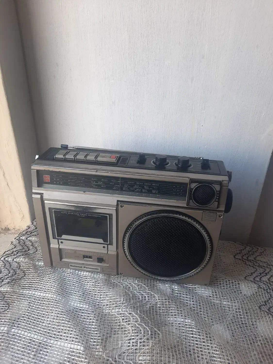 رادیو عتیقه در حد نو|کلکسیون اشیاء عتیقه|اراک, |دیوار