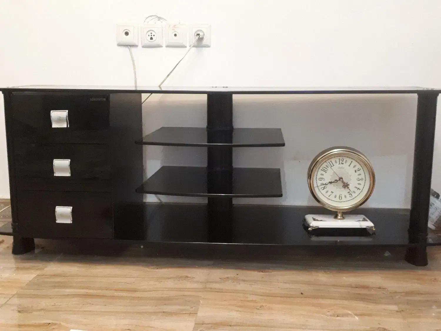 میز تلویزیون شیشه ایی|میز تلویزیون|رشت, انصاری|دیوار