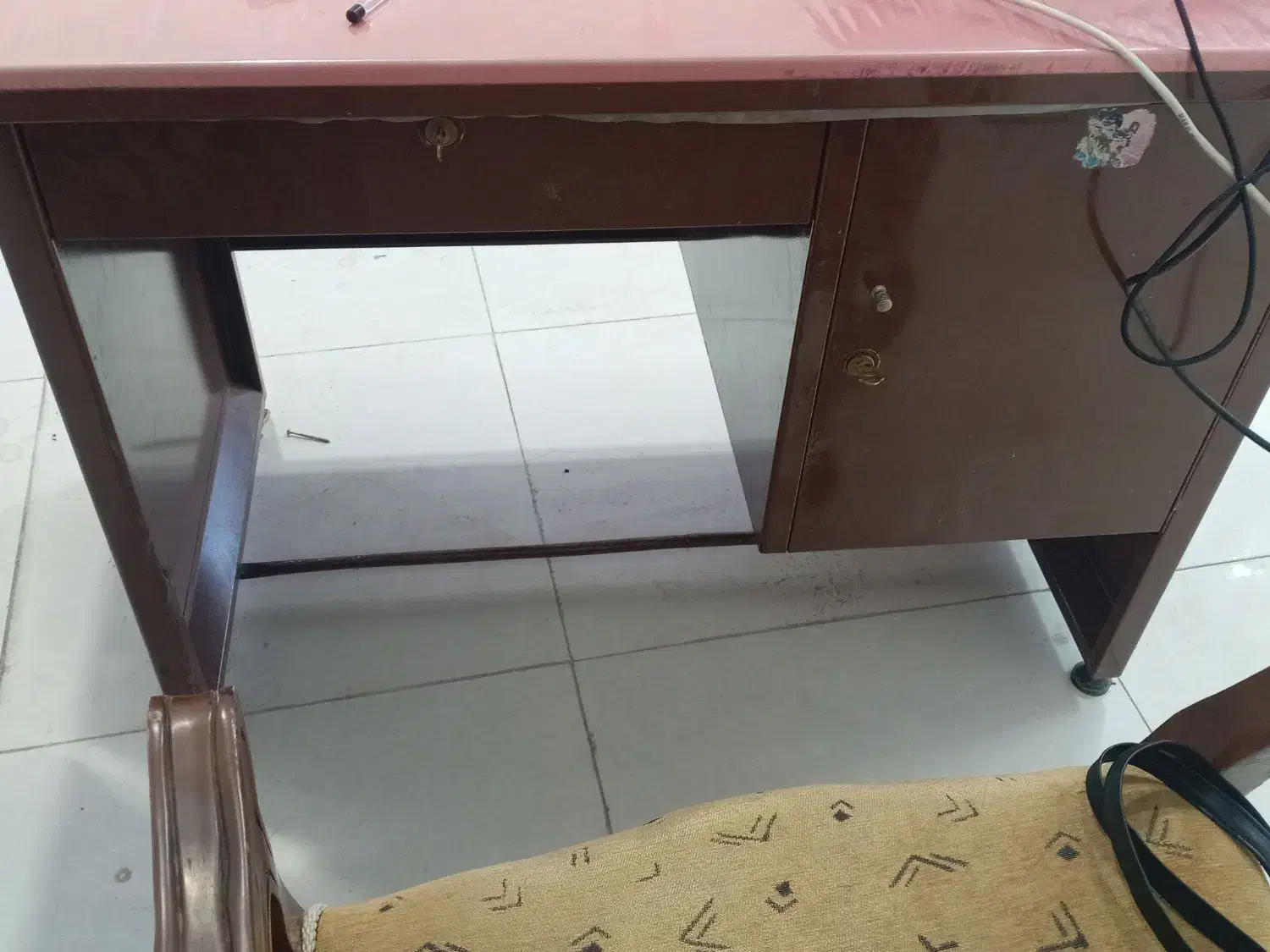 میز|میز تحریر و کامپیوتر|فولادشهر, مسکن مهر فولادشهر|دیوار