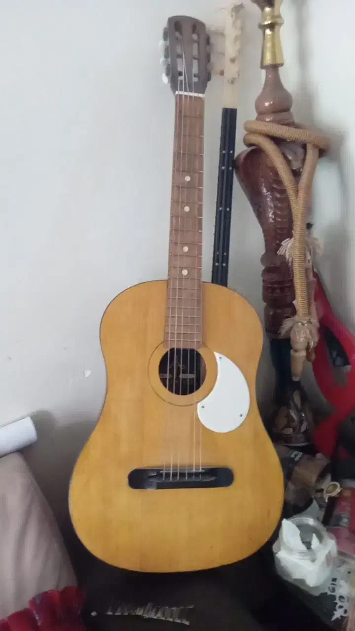 گیتار اکوستیک سیمی معاوضه با سه تار|گیتار، بیس، امپلیفایر|ارومیه, |دیوار