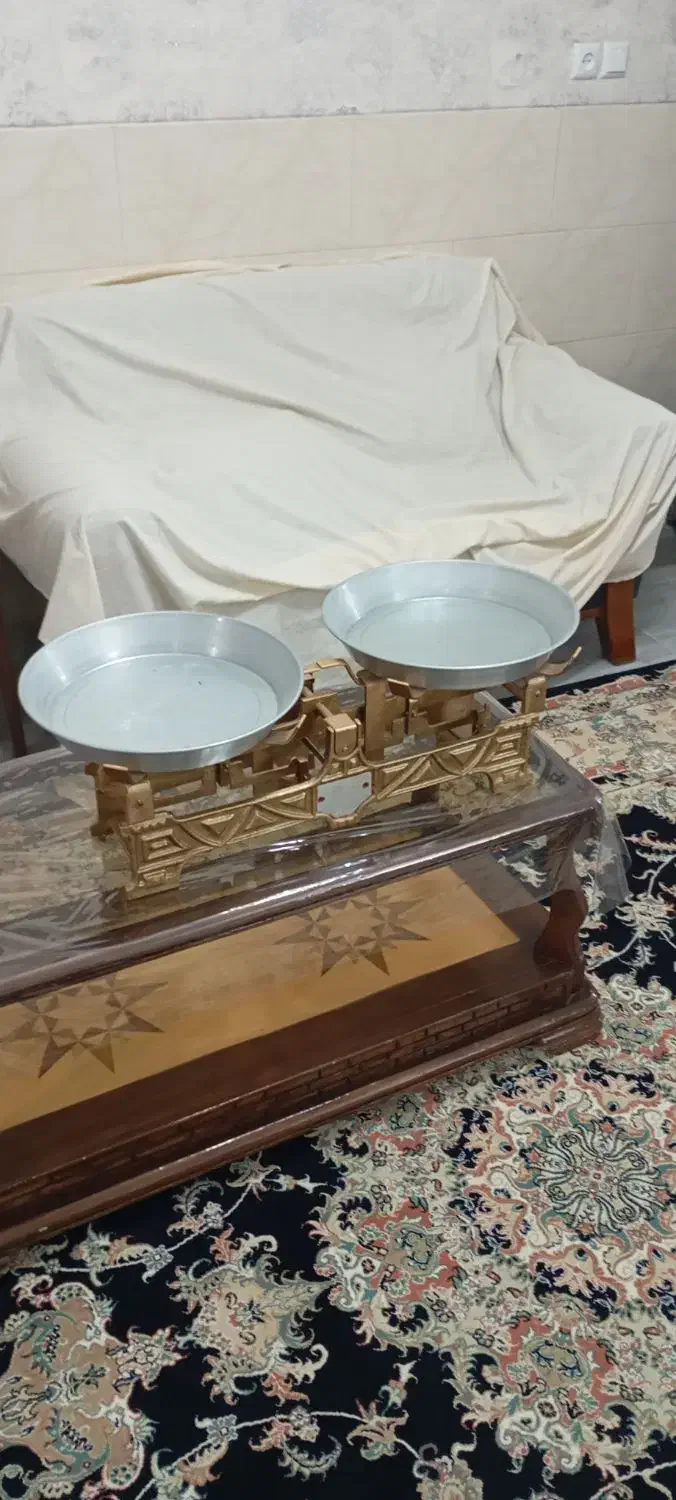 ترازو 30کیلویی قدیمی|کلکسیون اشیاء عتیقه|یزد, |دیوار