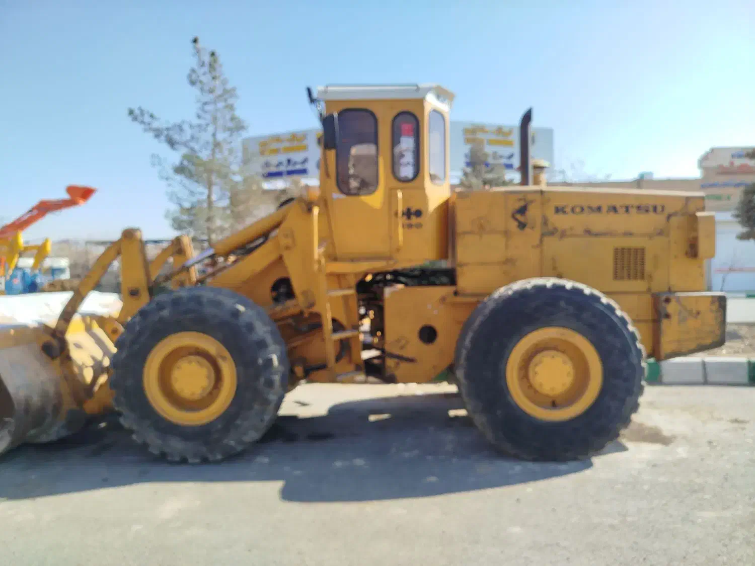 لودر کوماتسو 90لودر|خودرو سنگین|اسلامشهر, ملکآباد|دیوار