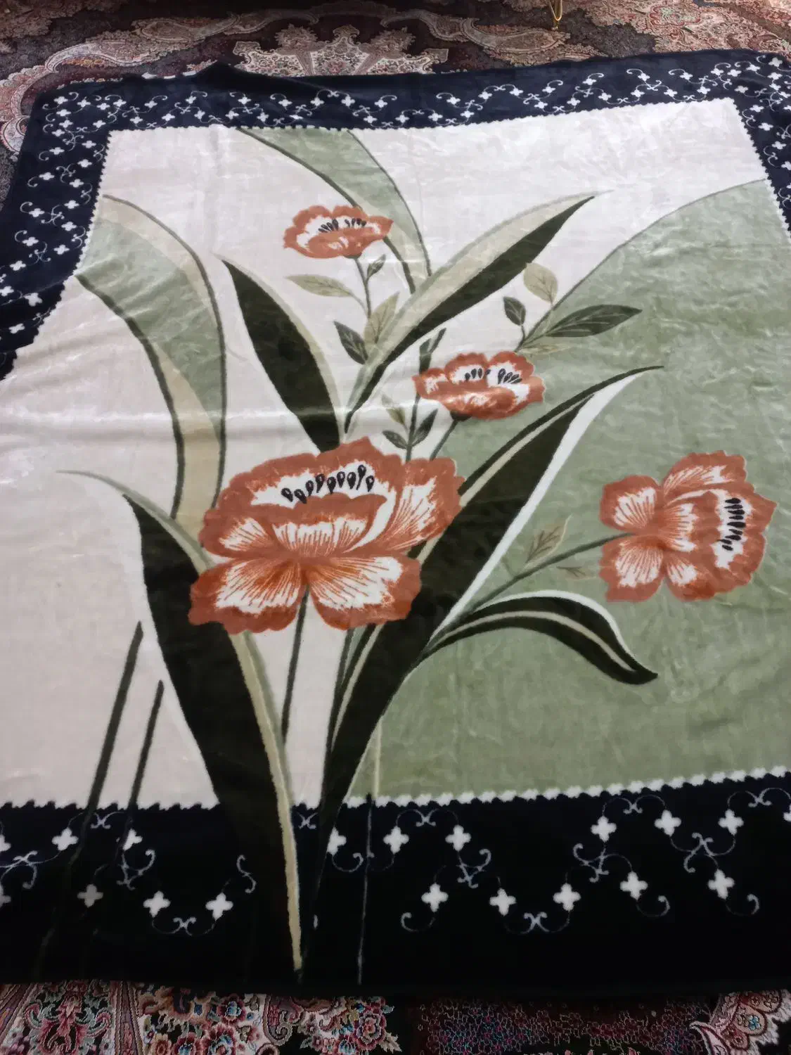 ۳ عدد پتوی گلبافت ویک عدد لحاف|رختخواب، بالش، پتو|رباطکریم, رباطکریم|دیوار