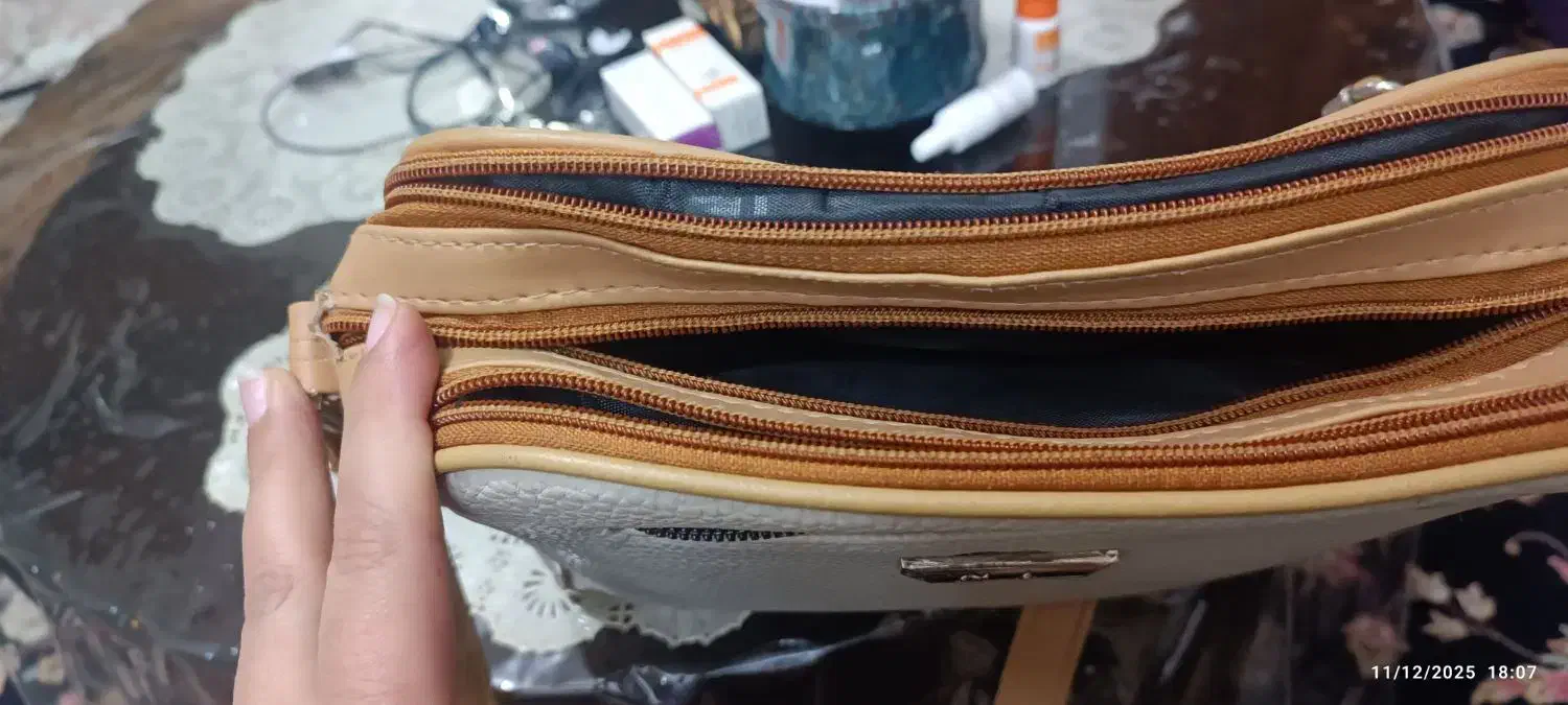 کیف|کیف، کفش، کمربند|فشم, |دیوار