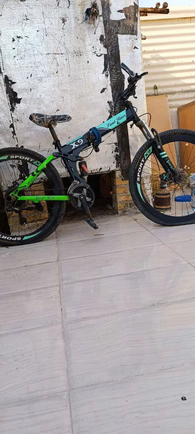 دوچرخه|دوچرخه، اسکیت، اسکوتر|دیلم, |دیوار