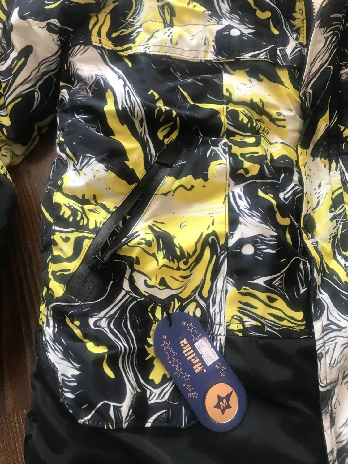 کاپشن|لباس|اصفهان, هزارجریب|دیوار