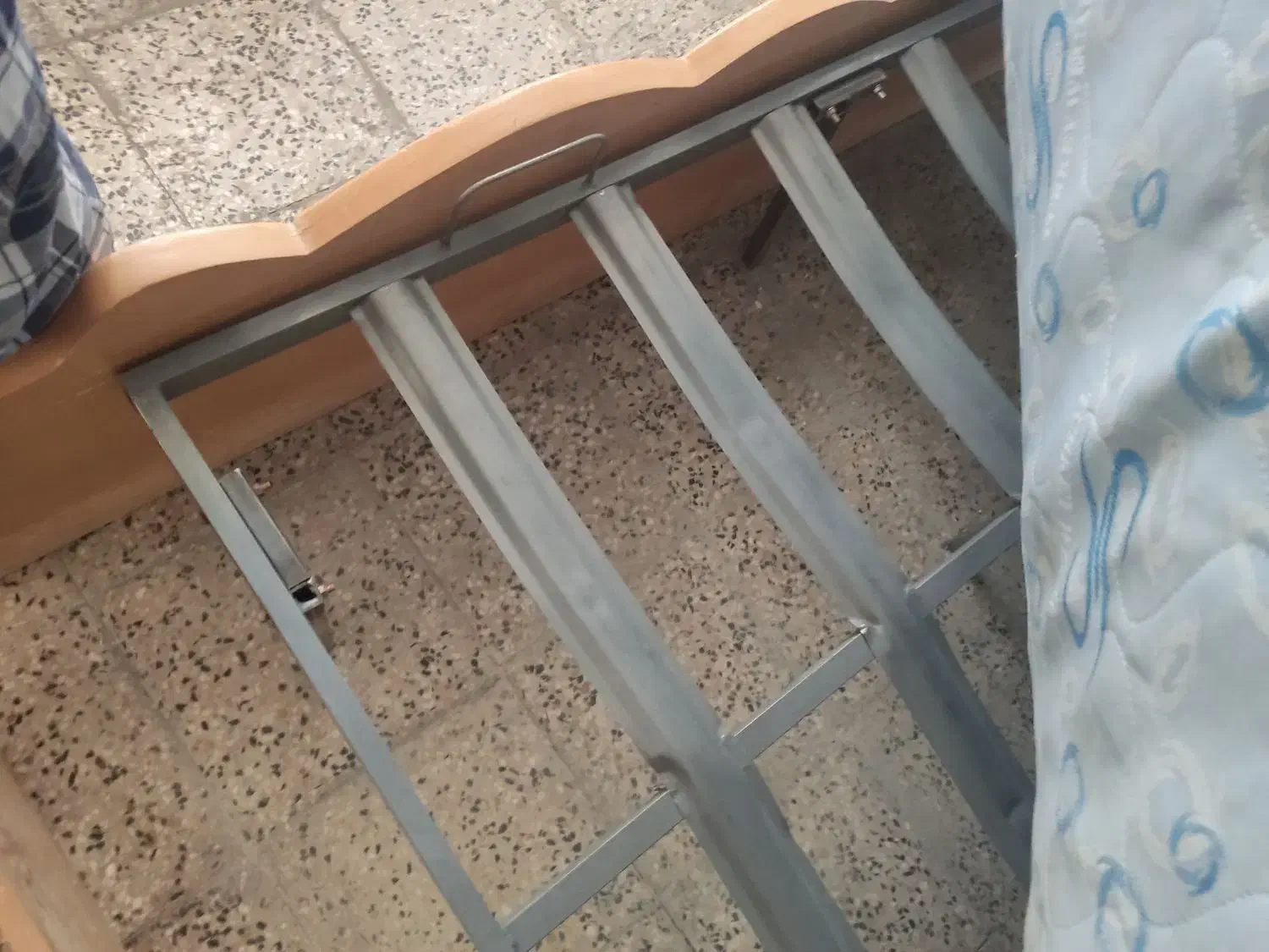 تخت خواب و تشک|تخت و سرویس خواب|فولادشهر, مسکن مهر فولادشهر|دیوار