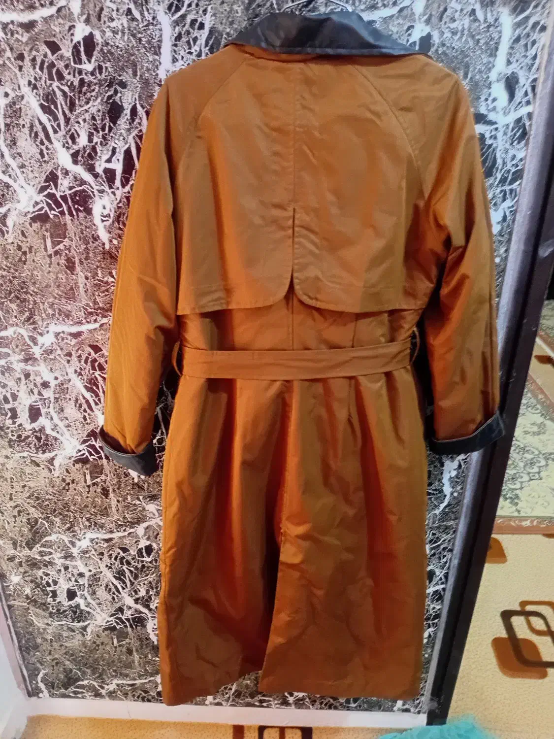 پالتو وبارانی|لباس|کبودرآهنگ, |دیوار