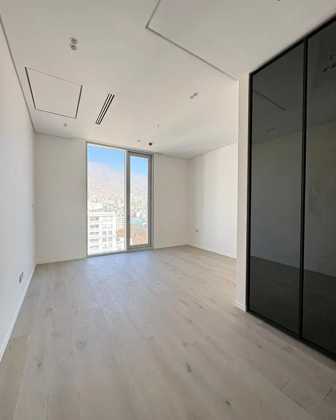 کامرانیه 200م ویودار تراس وسیع طبقات مختلف