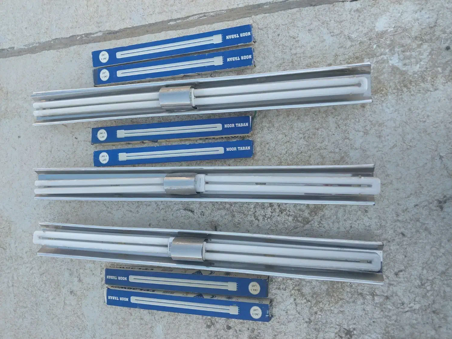 مهتابی با لامپ به همراه لامپ اضافه|لامپ و چراغ|قزوین, |دیوار