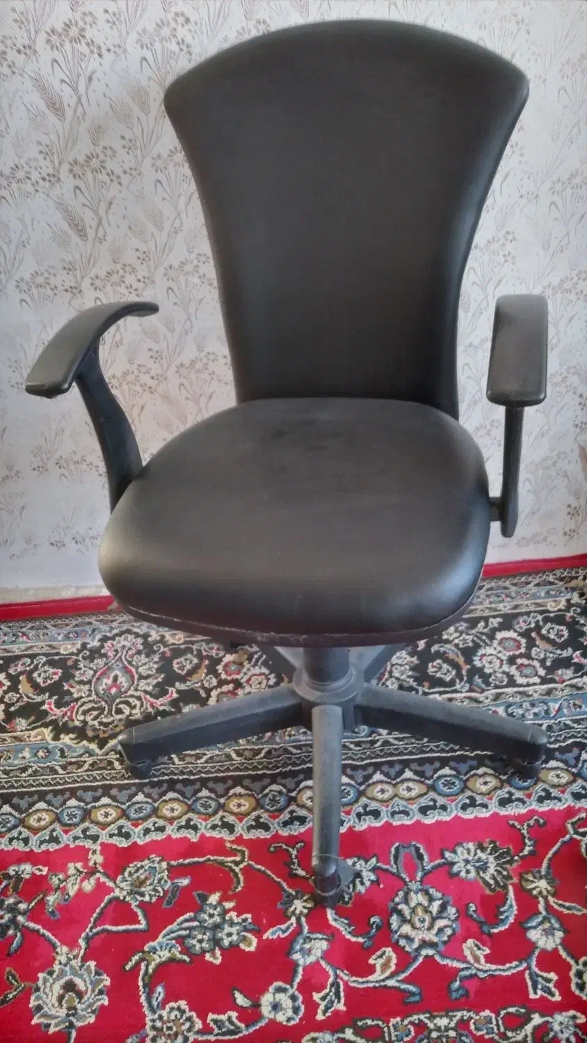 صندلی روکش چرم نو|صندلی و نیمکت|اقبالیه, |دیوار