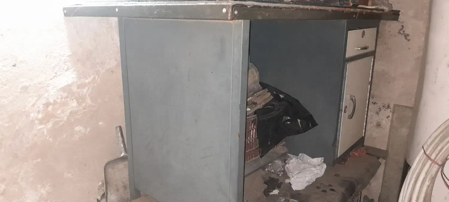 میز فلزی|میز تحریر و کامپیوتر|نیشابور, گنبد سبز|دیوار