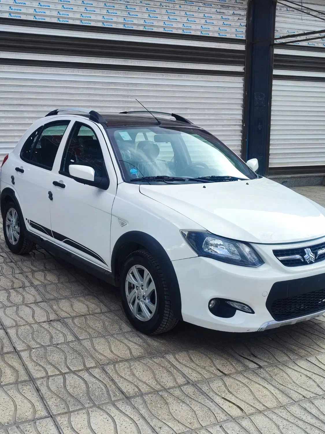 کویک  ۱۴۰۲ سقف مشکی با رینگ|خودرو سواری و وانت|خرم‌آباد, |دیوار