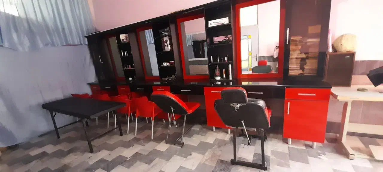 ویترین آرایشگاه|آرایشگاه و سالنهای زیبایی|خرمدره, |دیوار