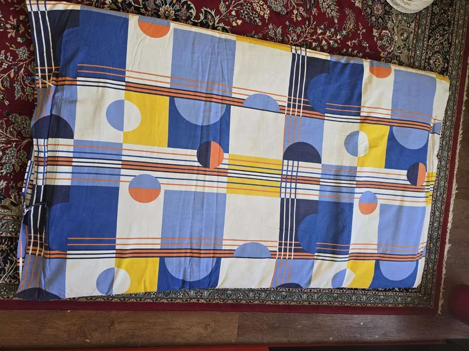 رختخواب|رختخواب، بالش، پتو|اصفهان, بوستان آینه خانه|دیوار