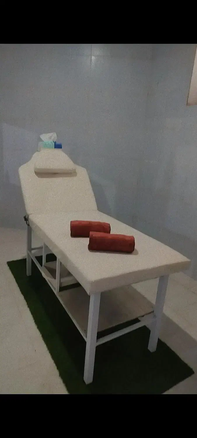 تخت ماساژ، تخت مژه کار، تخت ناخنکار، تخت آرایشگری|آرایشی، بهداشتی، درمانی|رشت, چله خانه|دیوار