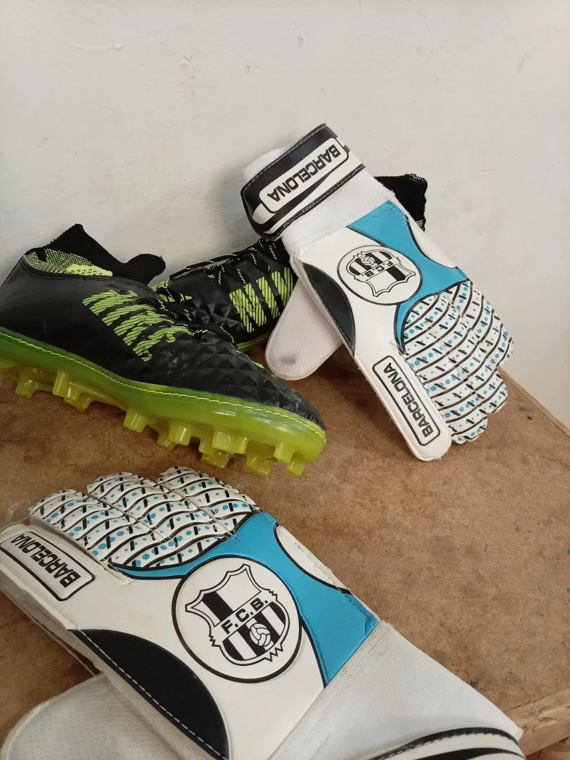 کفش فوتبال دستکش دروازه بانی|کیف، کفش، کمربند|سامان, |دیوار