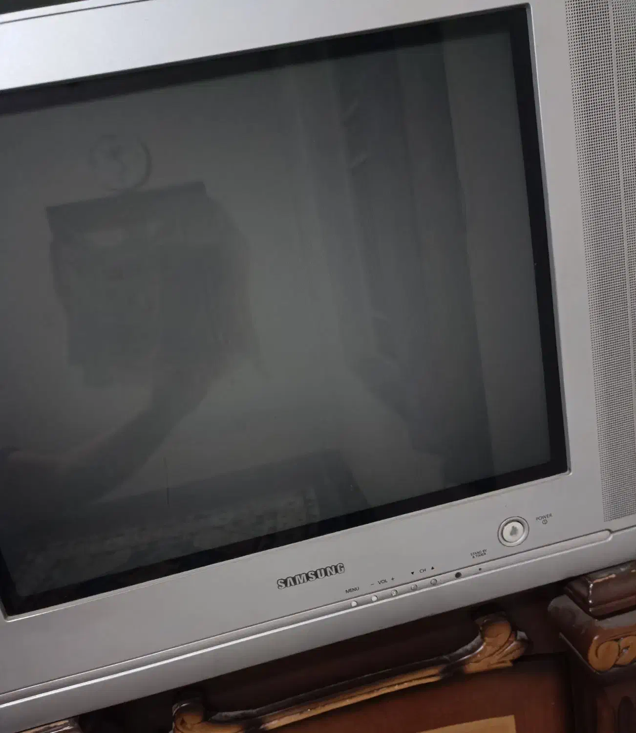 تلویزیون۲۱اینچ درخدنورنگ نقره ای|تلویزیون و پروژکتور|شیراز, شهرک پرواز|دیوار