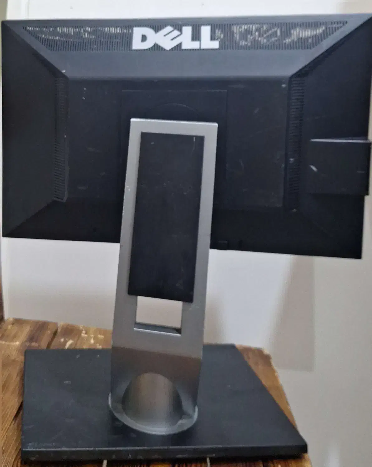 مانیتور ۱۹ اینچ دل واید پایه تلسکوپی پورت VGA  DVI|قطعات و لوازم جانبی رایانه|اسلام‌شهر, شهرک انبیا|دیوار