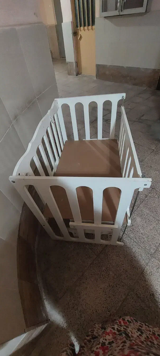 گهواره|تخت و صندلی بچه|آبیک, |دیوار