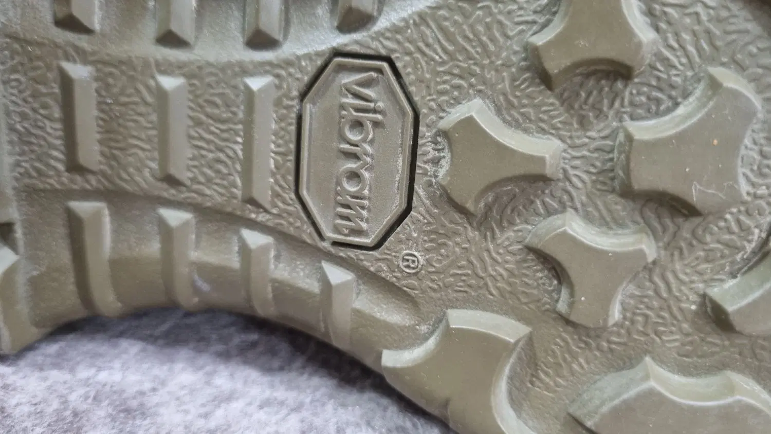 کفش آمریکایی vibram|کیف، کفش، کمربند|اهواز, کوی آغاجاری|دیوار