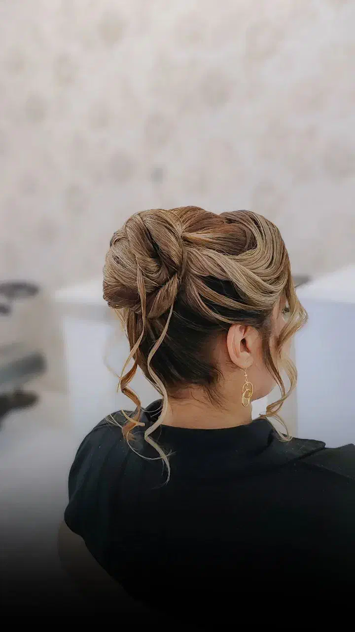 میکاپ و شینیون vip عروس و همراهی مجلسی|خدمات آرایشگری و زیبایی|کرمان, |دیوار