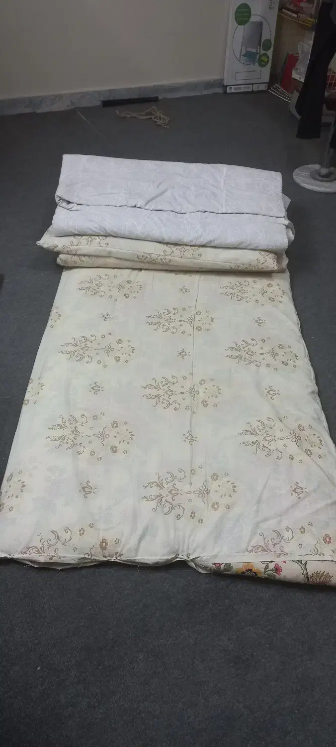تشک و لحاف و پتو.                 ۱،۵۰۰،۰۰۰|رختخواب، بالش، پتو|بروجرد, |دیوار