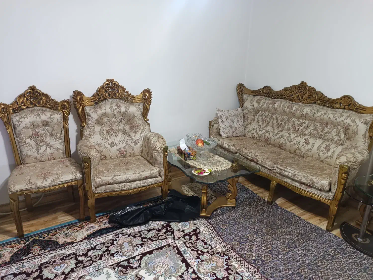 مبل سلطنتی|مبلمان خانگی و میز عسلی|رشت, انصاری|دیوار