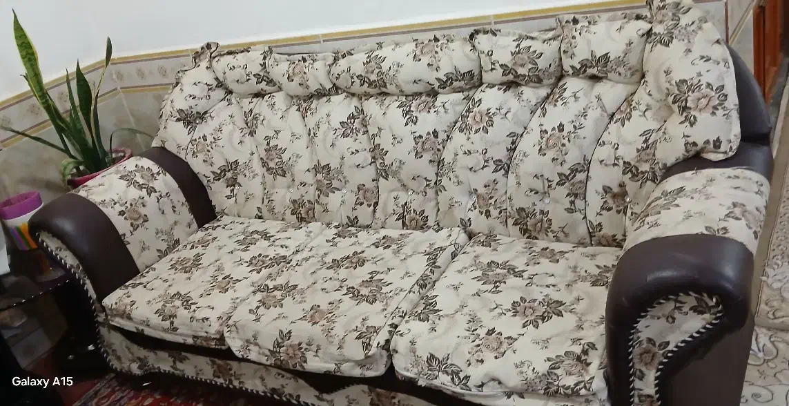 مبل به همراه سه تا میز عسلی شیشه ای|مبلمان خانگی و میز عسلی|شیروان (خراسان), |دیوار