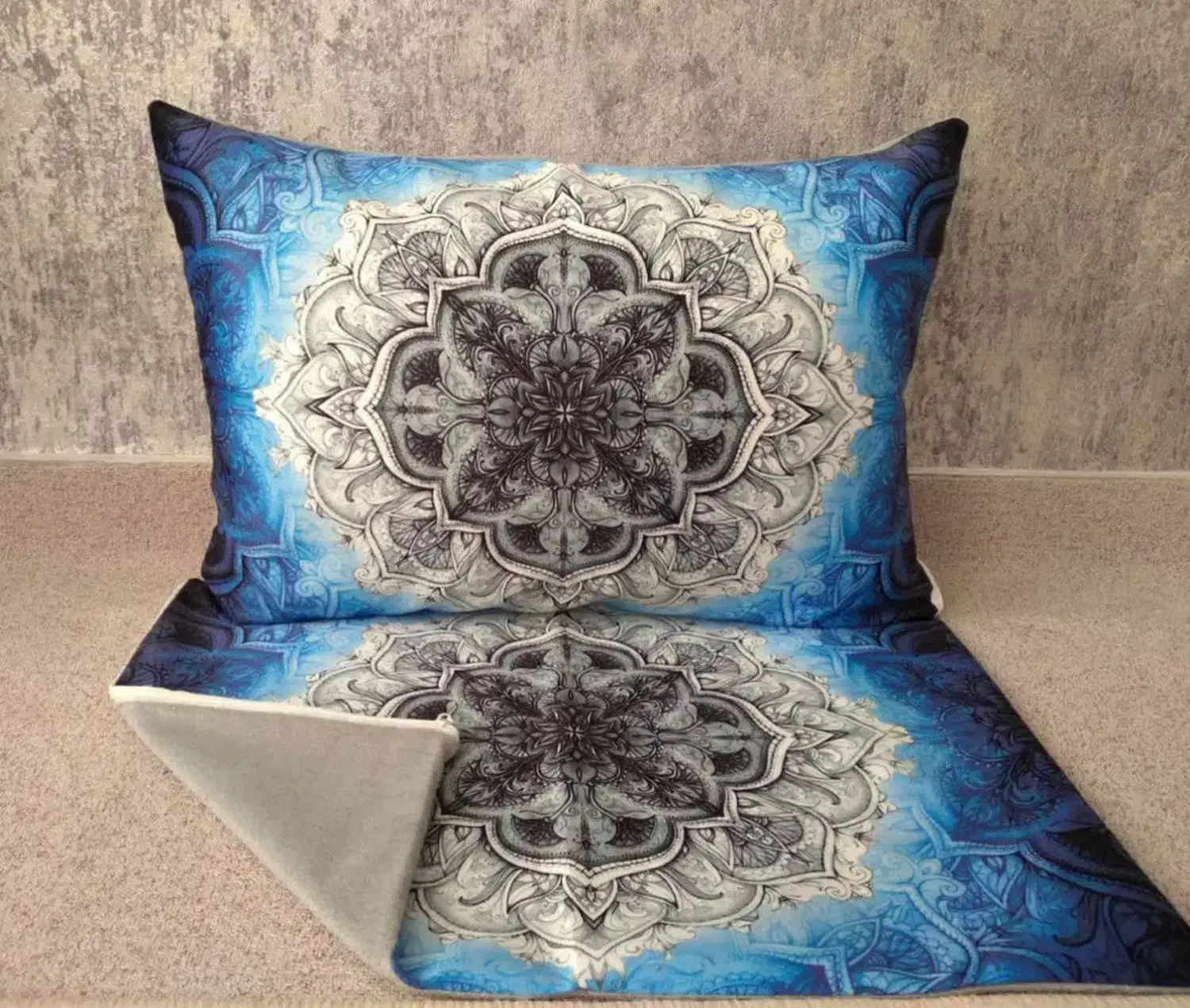 رو بالشتی|رختخواب، بالش، پتو|دماوند, دماوند|دیوار