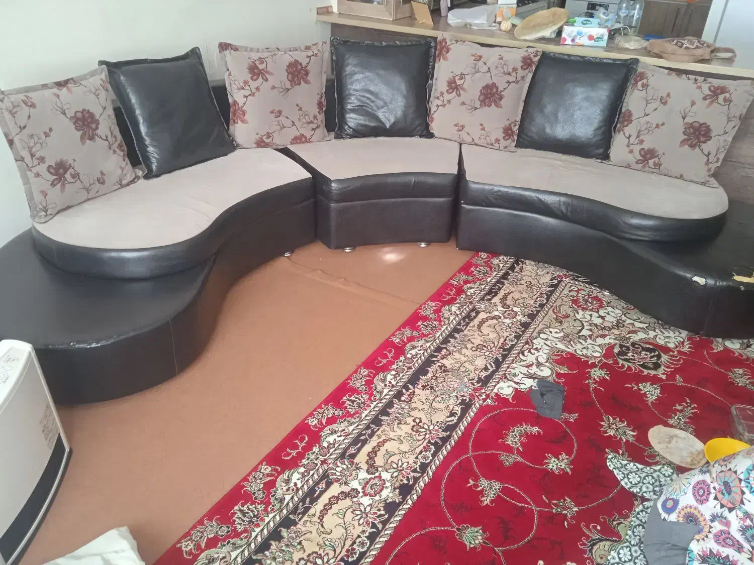 مبل|مبلمان خانگی و میز عسلی|شیراز, شاه قلی بیگی|دیوار