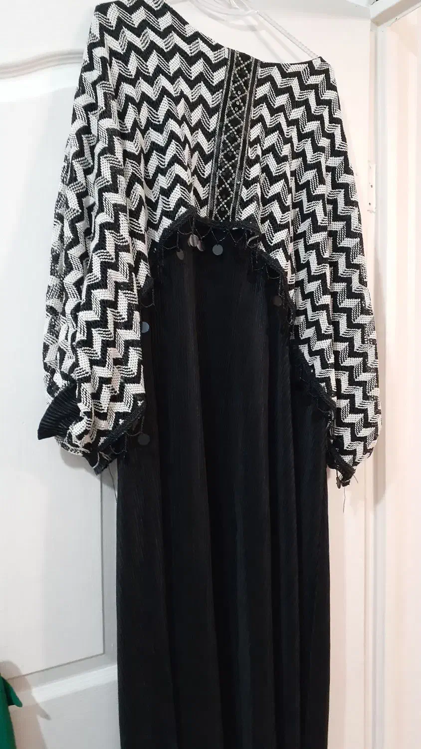 لباس|لباس|تهران, درختی|دیوار