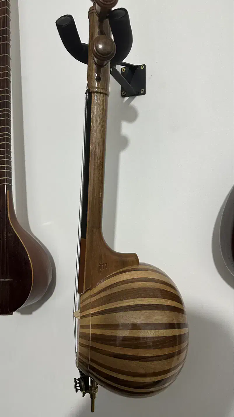 کمانچه ۶۰ ترک فرهادی|سازهای سنتی|تهران, فلسطین (میدان انقلاب)|دیوار