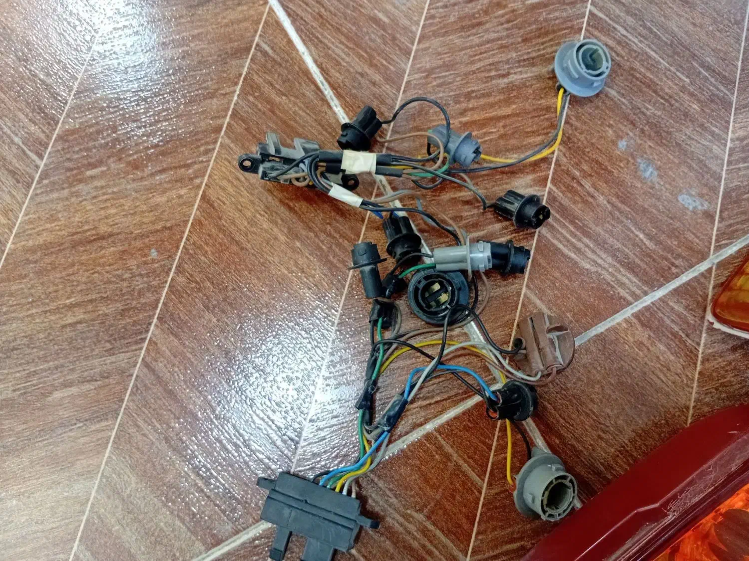 چراغ عقب تیوفایو|قطعات یدکی و لوازم جانبی|رامشیر, |دیوار