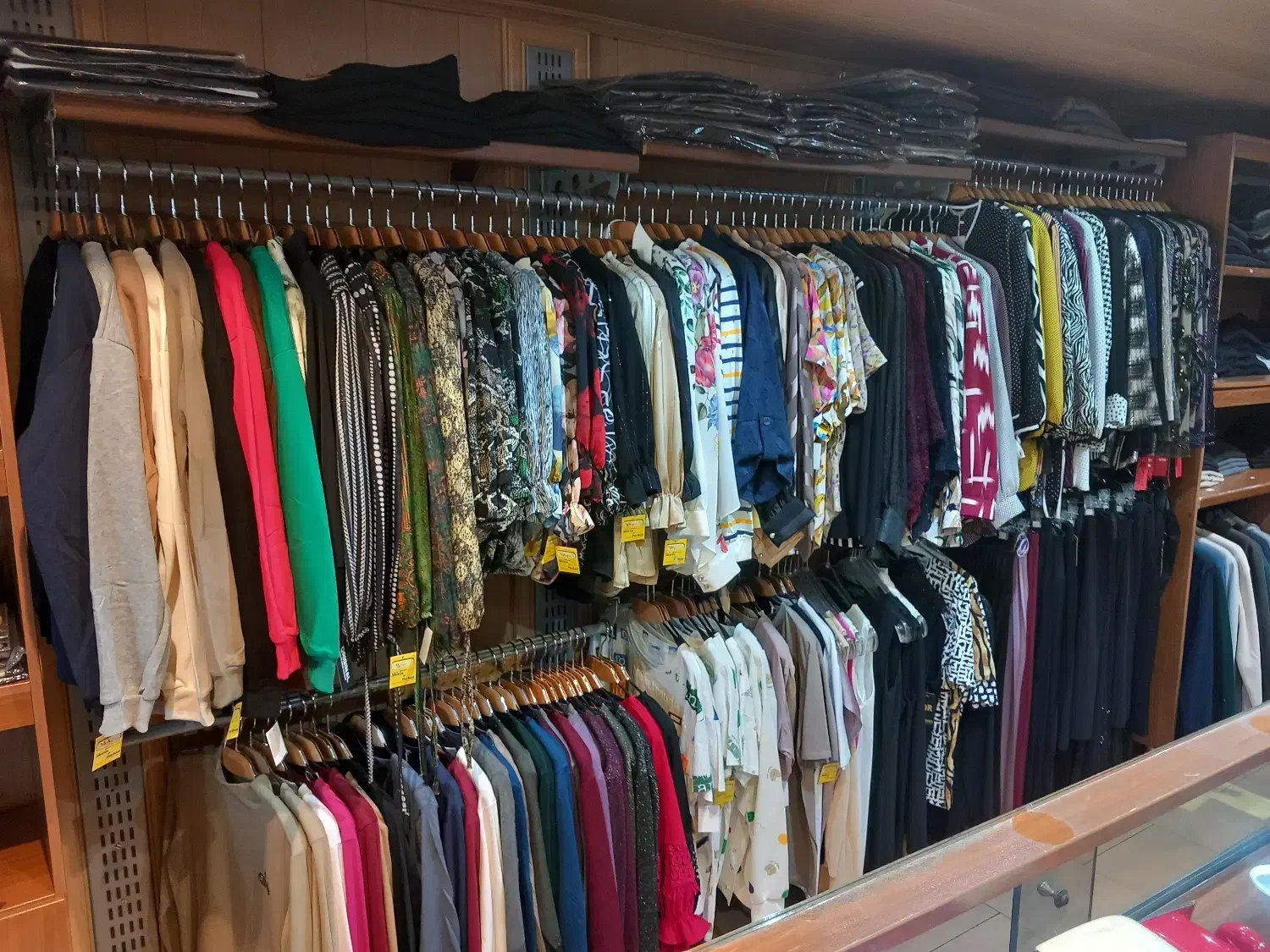 فروشنده خانم شغل پوشاک تمام وقت با حقوق مکفی|استخدام بازاریابی و فروش|تهران, تهرانپارس جنوبی|دیوار