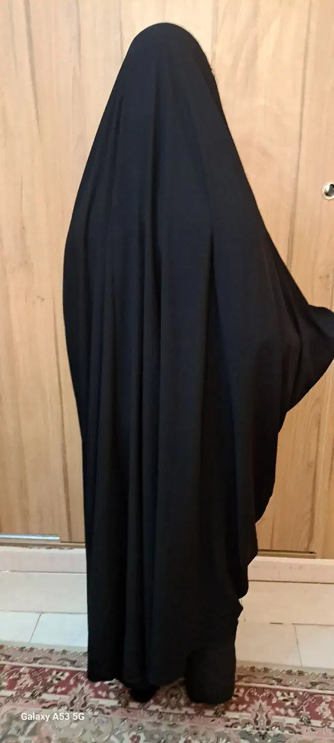 چادر عربی|لباس|قم, بنیاد|دیوار