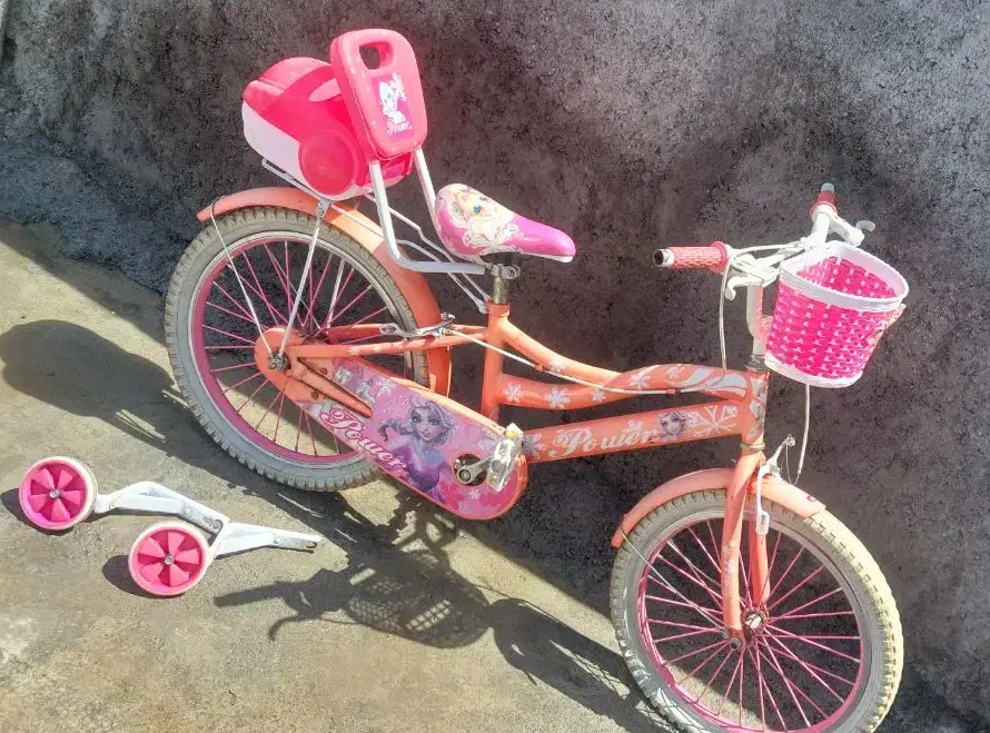 صورتی کمرنگ|دوچرخه، اسکیت، اسکوتر|میانه, |دیوار