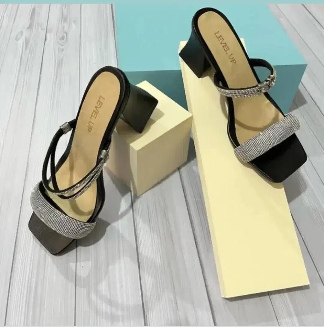 تولید صندل مجلسی رنگبندی ب دلخواه مشتری|کیف، کفش، کمربند|بوکان, |دیوار