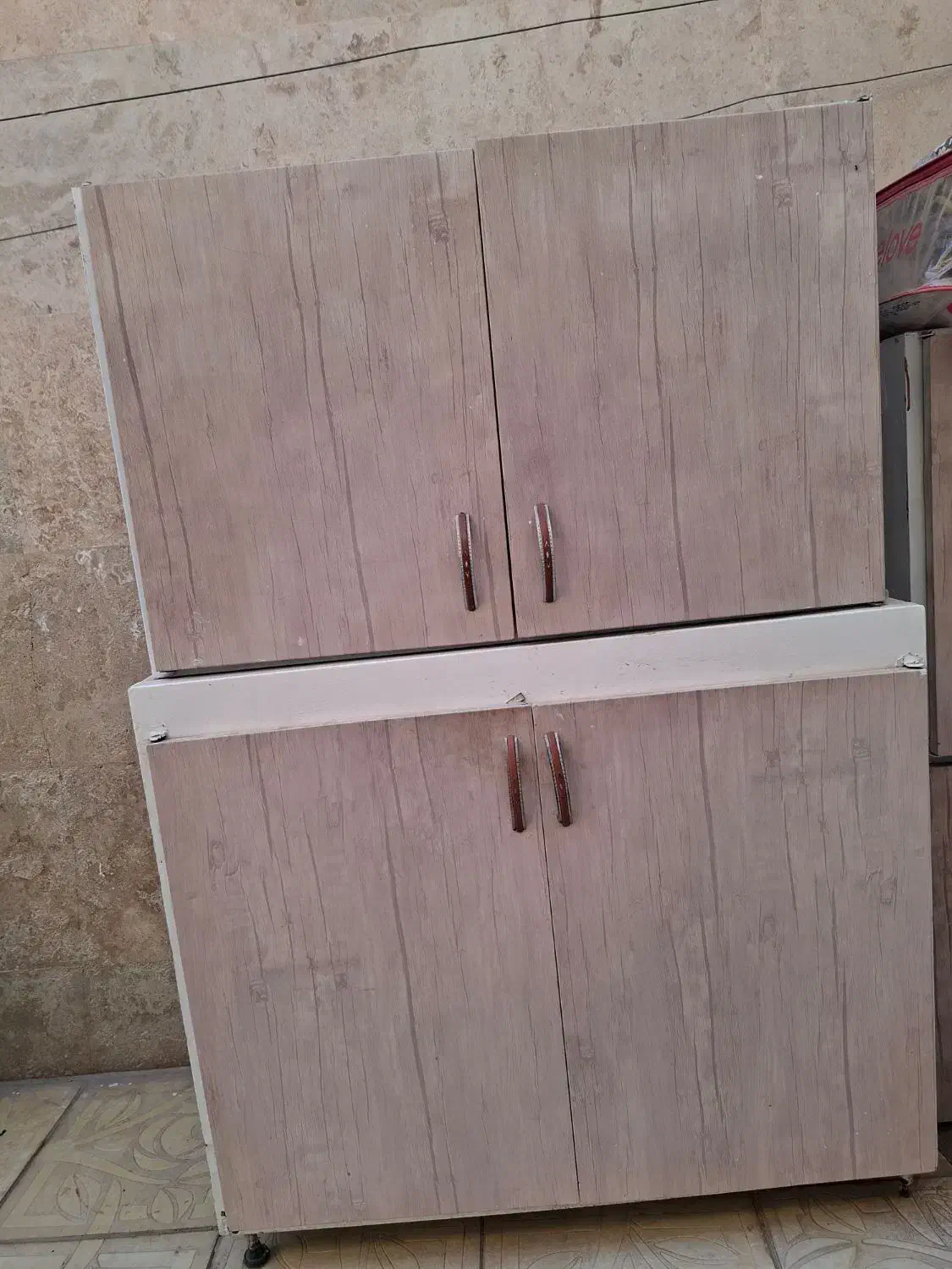 کابینت فلزی سالم وچند متر موکت سالم کرم رنگ|مصالح و تجهیزات ساختمان|نیشابور, ۲۲ بهمن|دیوار