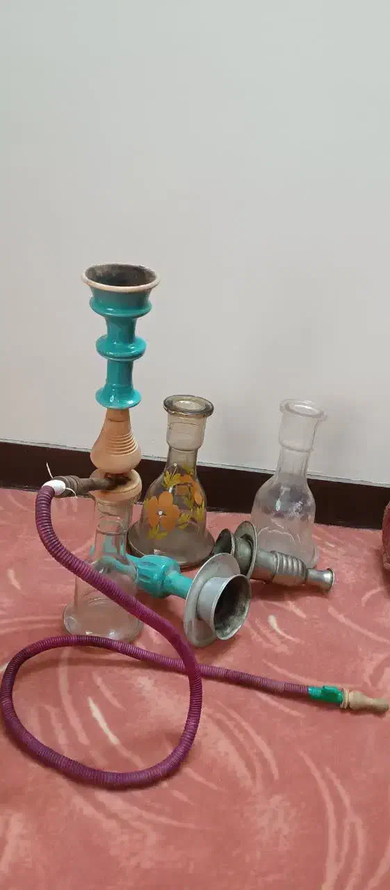 سه عدد قلیان قدیمی مناسب برای تزیین و استفاده|صنایع دستی و سایر لوازم تزئینی|اصفهان, تخت فولاد|دیوار