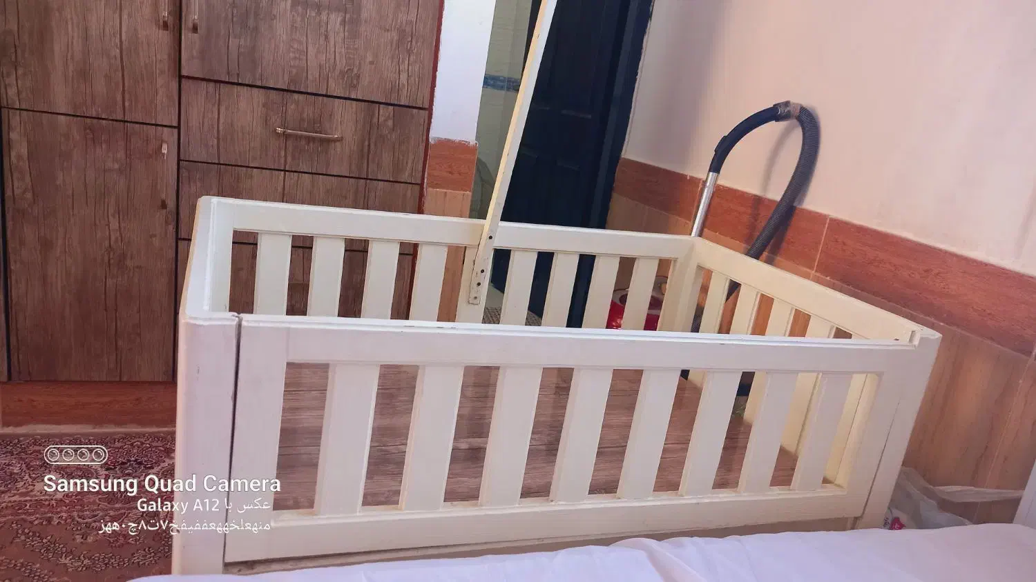 تخت نوزاد|تخت و صندلی بچه|بیرجند, |دیوار