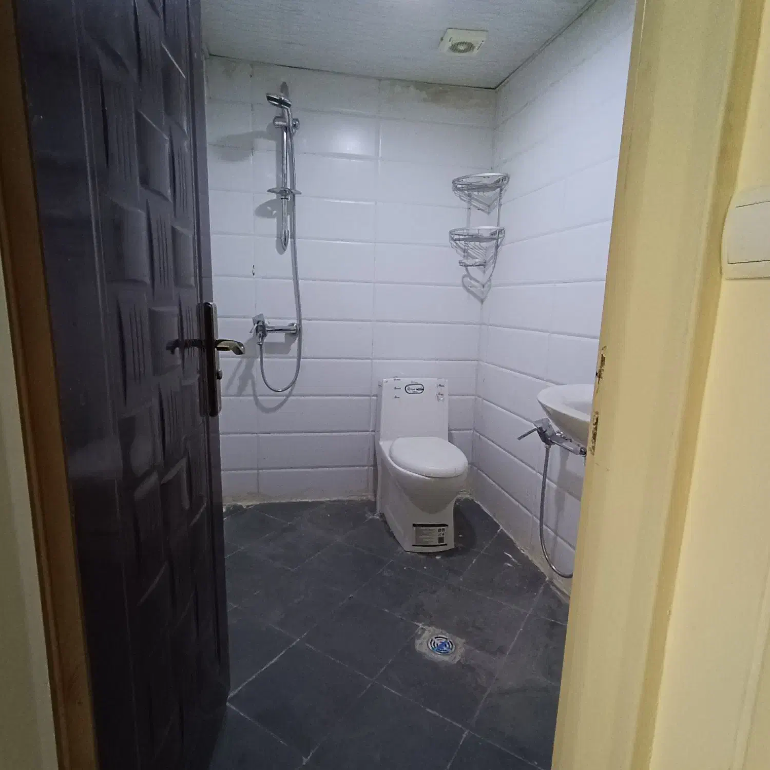 ۸۵ متر/دو خواب/فول امکانات/غرق نور/طرشت گلاب