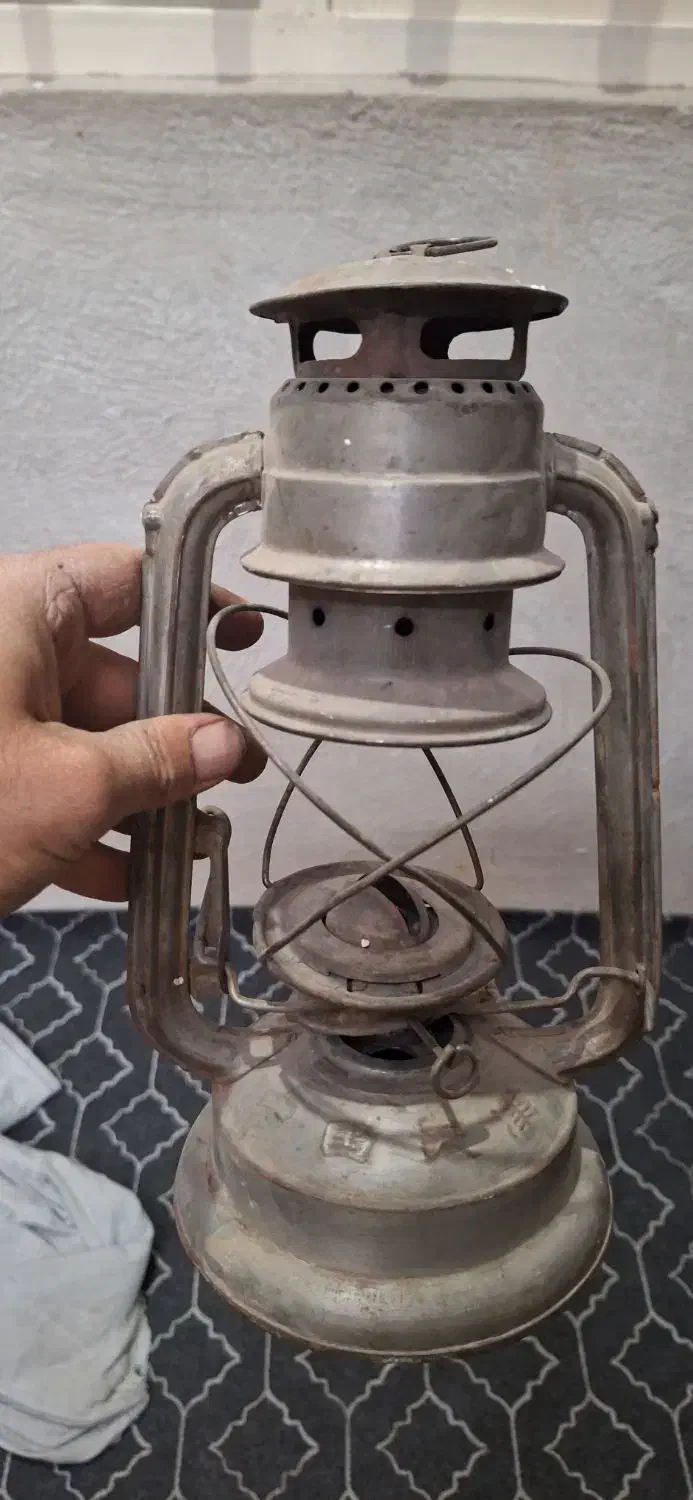 چراغ نفتی|کلکسیون اشیاء عتیقه|قدس, شهر‌قدس|دیوار