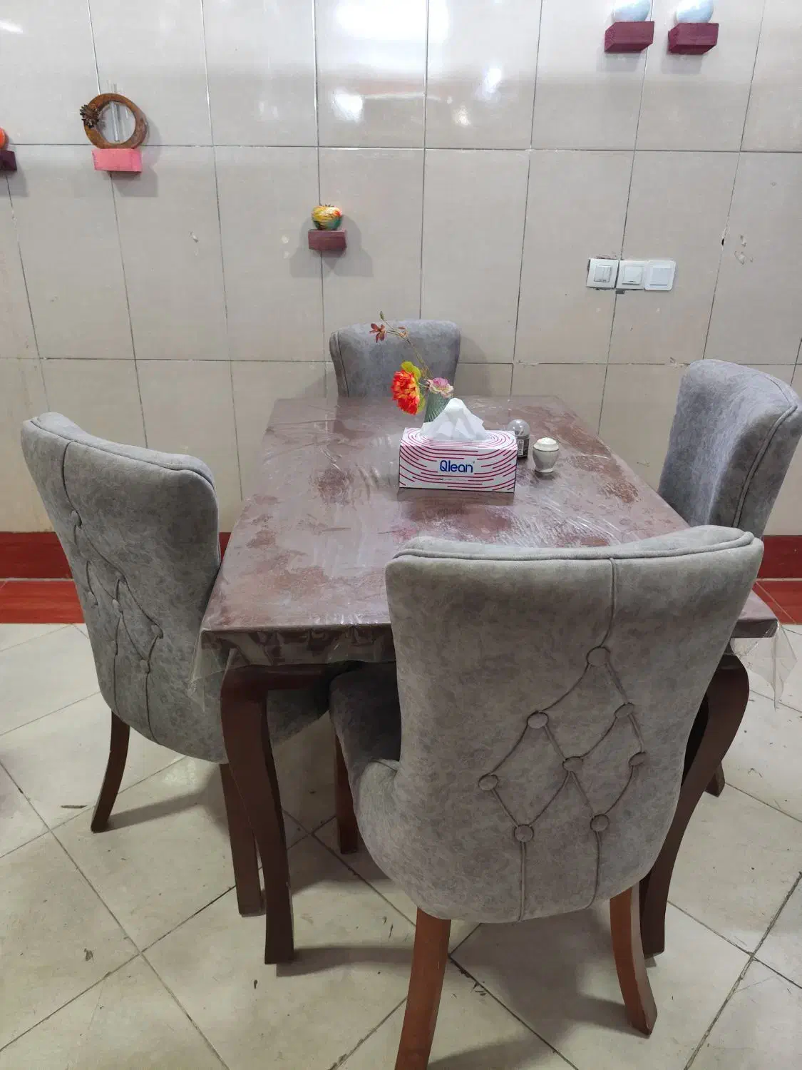 ناهارخوری، لوستر، یخچال، دیگ و تک شعله|میز و صندلی غذاخوری|زاهدان, |دیوار