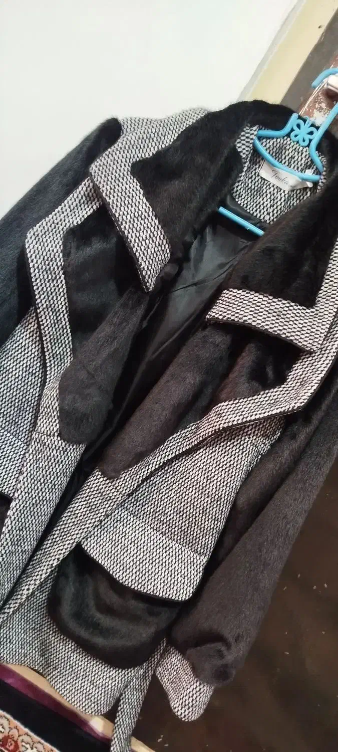 پالتو|لباس|اهر, |دیوار